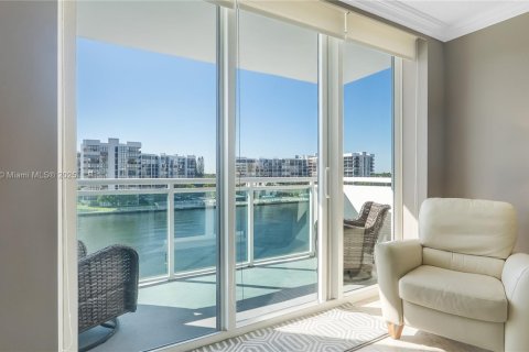 Condo in Hollywood, Florida, 2 bedrooms № 1963583 - photo 3