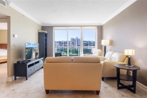 Condo in Hollywood, Florida, 2 bedrooms № 1963583 - photo 25