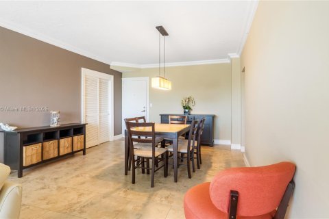 Condo in Hollywood, Florida, 2 bedrooms № 1963583 - photo 6