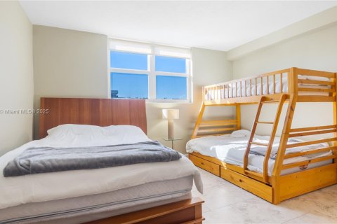 Condo in Hollywood, Florida, 2 bedrooms № 1963583 - photo 14