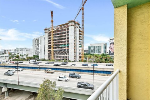 Снять в аренду кондоминиум в Майами, Флорида 1 спальня, 70.05м2, № 1922507 - фото 12