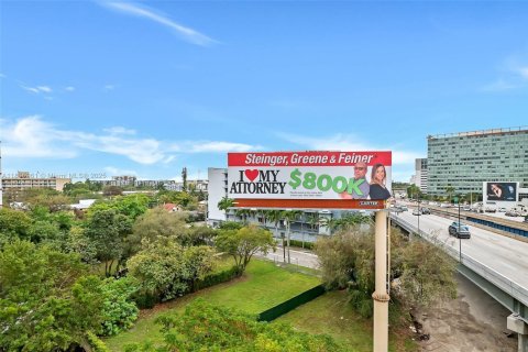 Снять в аренду кондоминиум в Майами, Флорида 1 спальня, 70.05м2, № 1922507 - фото 14