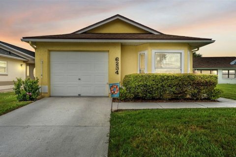 House in Lakeland, Florida 2 bedrooms, 101.91 sq.m. № 1919584 - photo 1