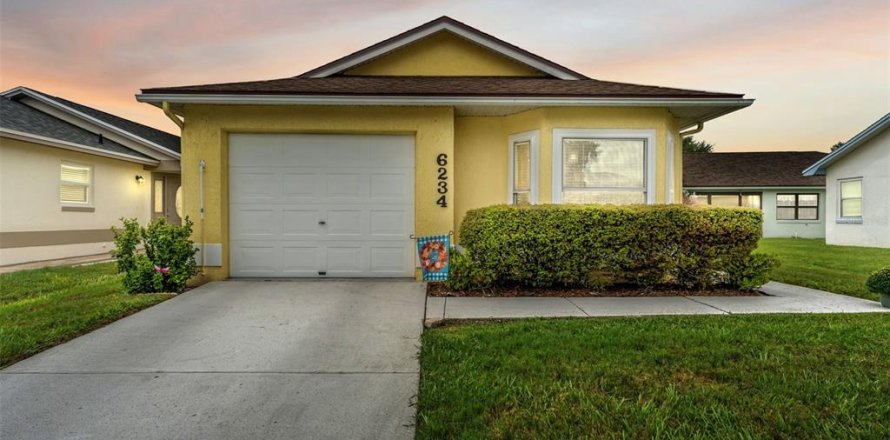 House in Lakeland, Florida 2 bedrooms, 101.91 sq.m. № 1919584