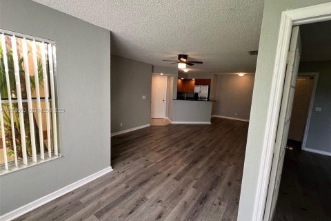 Condo in Margate, Florida, 1 bedroom  № 2024338 - photo 10