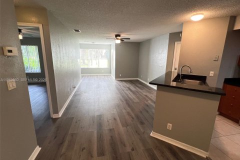 Condo in Margate, Florida, 1 bedroom  № 2024338 - photo 5