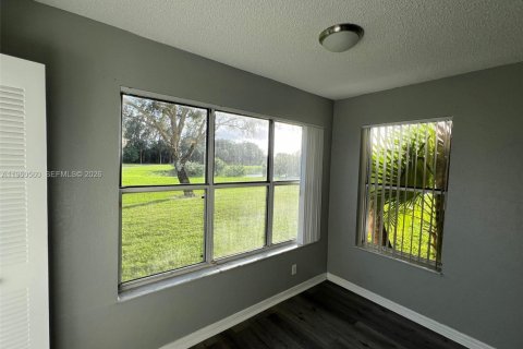 Condo in Margate, Florida, 1 bedroom  № 2024338 - photo 9