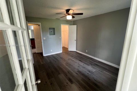 Condo in Margate, Florida, 1 bedroom  № 2024338 - photo 11