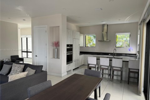 Villa ou maison à louer à Doral, Floride: 4 chambres, 202.16 m2 № 1877949 - photo 6
