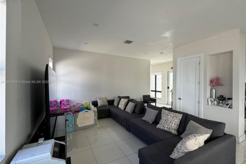 Villa ou maison à louer à Doral, Floride: 4 chambres, 202.16 m2 № 1877949 - photo 5