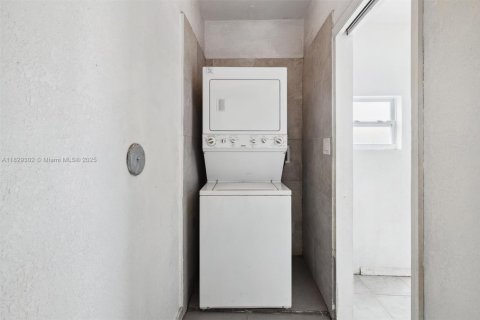 House in Miami, Florida 4 bedrooms, 151.71 sq.m. № 1804321 - photo 29