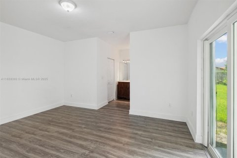 House in Miami, Florida 4 bedrooms, 151.71 sq.m. № 1804321 - photo 17