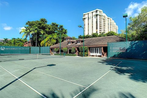 Condo in Miami, Florida, 2 bedrooms № 1935149 - photo 30