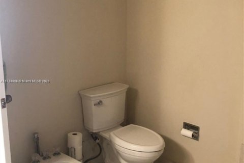 Condo in Miami, Florida, 2 bedrooms № 1935149 - photo 15