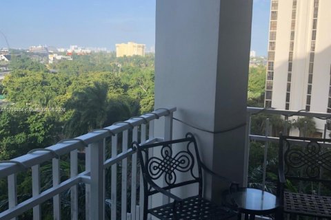 Condo in Miami, Florida, 2 bedrooms № 1935149 - photo 8