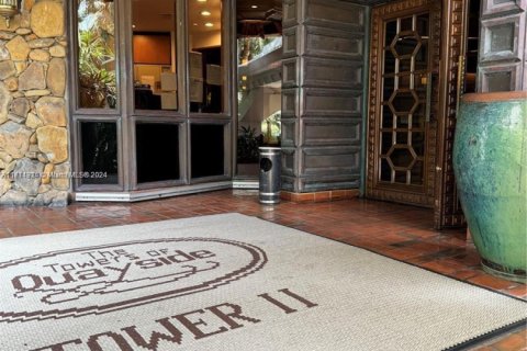 Condo in Miami, Florida, 2 bedrooms № 1935149 - photo 2