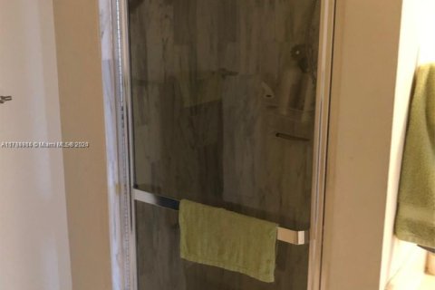 Condo in Miami, Florida, 2 bedrooms № 1935149 - photo 18