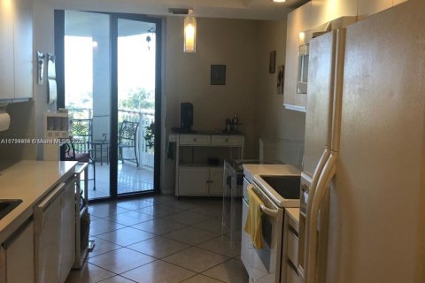 Condo in Miami, Florida, 2 bedrooms № 1935149 - photo 11