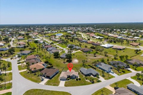House in Punta Gorda, Florida 3 bedrooms, 149.11 sq.m. № 1910005 - photo 30