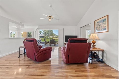 House in Punta Gorda, Florida 3 bedrooms, 149.11 sq.m. № 1910005 - photo 7