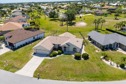 House in Punta Gorda, Florida 3 bedrooms, 149.11 sq.m. № 1910005 - photo 3