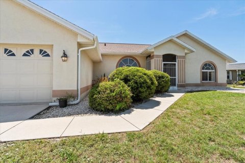 House in Punta Gorda, Florida 3 bedrooms, 149.11 sq.m. № 1910005 - photo 1