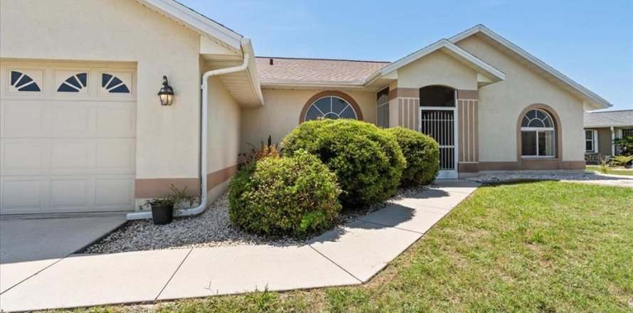 House in Punta Gorda, Florida 3 bedrooms, 149.11 sq.m. № 1910005