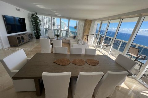 Condo in Hallandale Beach, Florida, 2 bedrooms  № 2068231 - photo 8