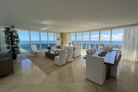 Condo in Hallandale Beach, Florida, 2 bedrooms  № 2068231 - photo 9
