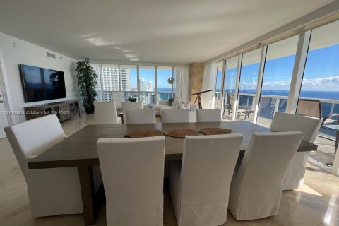 Condo in Hallandale Beach, Florida, 2 bedrooms  № 2068231 - photo 6