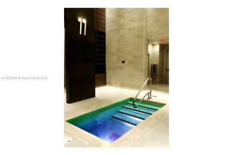 Condo in Hallandale Beach, Florida, 2 bedrooms  № 2068231 - photo 13