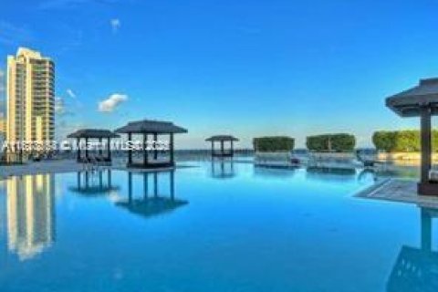 Condo in Hallandale Beach, Florida, 2 bedrooms  № 2068231 - photo 17