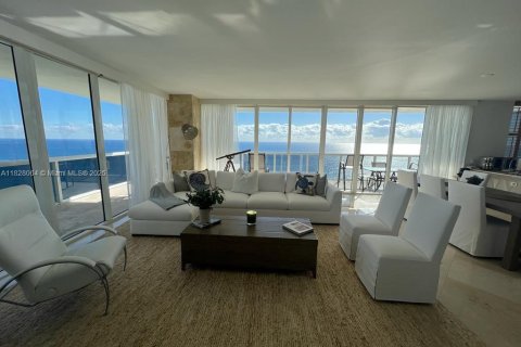 Condo in Hallandale Beach, Florida, 2 bedrooms  № 2068231 - photo 5