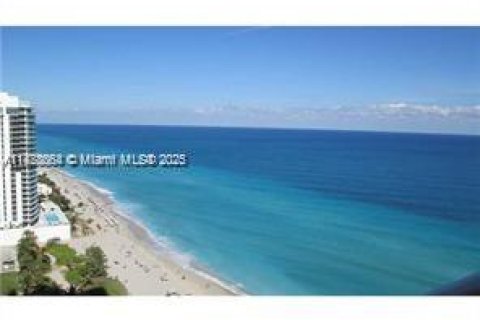 Condo in Hallandale Beach, Florida, 2 bedrooms  № 2068231 - photo 15