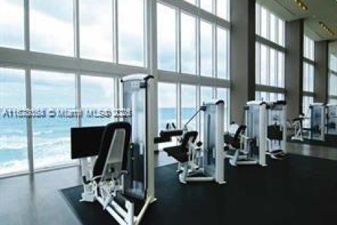 Condo in Hallandale Beach, Florida, 2 bedrooms  № 2068231 - photo 16