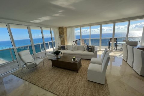 Condo in Hallandale Beach, Florida, 2 bedrooms  № 2068231