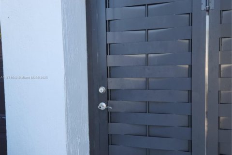 Immobilier commercial à louer à Miami, Floride: 1 chambre, 119.75 m2 № 1691797 - photo 1
