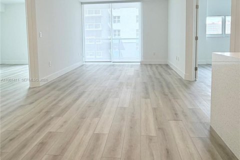 Condo in Miami, Florida, 2 bedrooms  № 2043188