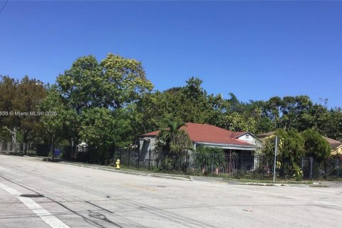 House in Miami, Florida 4 bedrooms, 145.67 sq.m. № 1798931 - photo 1