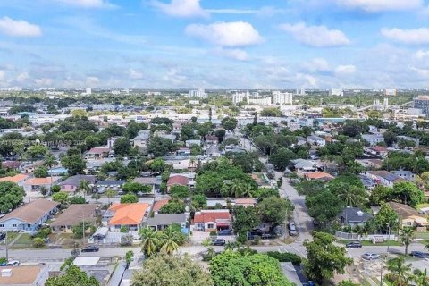 Villa ou maison à vendre à Miami, Floride: 2 chambres, 93.46 m2 № 1981285 - photo 17
