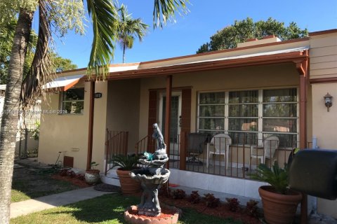Villa ou maison à vendre à Miami, Floride: 2 chambres, 93.46 m2 № 1981285 - photo 2