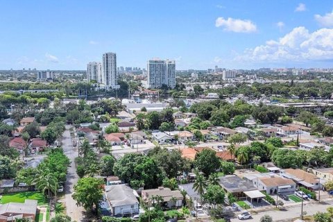 Villa ou maison à vendre à Miami, Floride: 2 chambres, 93.46 m2 № 1981285 - photo 14