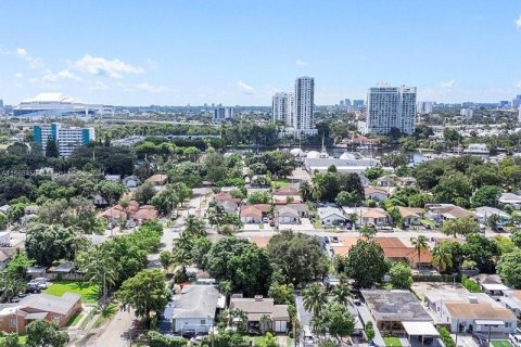 Villa ou maison à vendre à Miami, Floride: 2 chambres, 93.46 m2 № 1981285 - photo 12