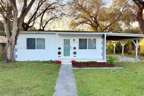 House in Fort Lauderdale, Florida 2 bedrooms, 88.07 sq.m. № 2034238