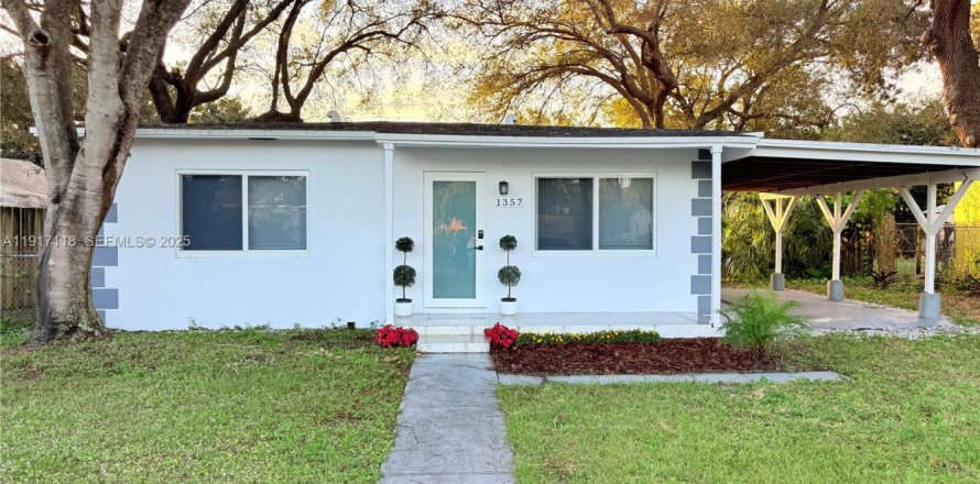 House in Fort Lauderdale, Florida 2 bedrooms, 88.07 sq.m. № 2034238