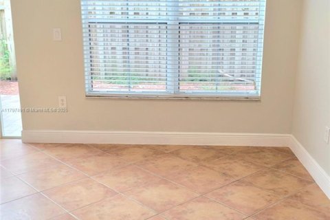 Adosado en venta en Miami Lakes, Florida, 3 dormitorios, 134.71 m2 № 1738412 - foto 5