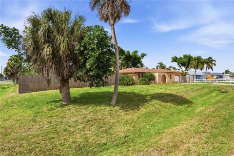 Villa ou maison à vendre à Venice, Floride: 2 chambres, 137.5 m2 № 2142410 - photo 4