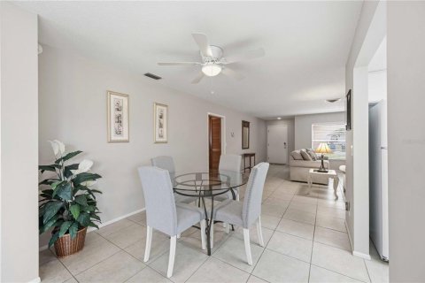 Villa ou maison à vendre à Venice, Floride: 2 chambres, 137.5 m2 № 2142410 - photo 12