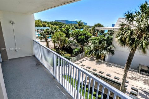 Condominio en venta en Sunny Isles Beach, Florida, 3 dormitorios, 145.86 m2 № 2017601 - foto 21