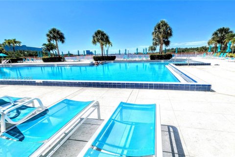 Condominio en venta en Sunny Isles Beach, Florida, 3 dormitorios, 145.86 m2 № 2017601 - foto 22
